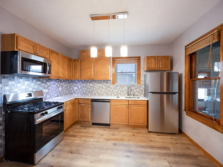 2319 W 22nd Pl — Photo 8