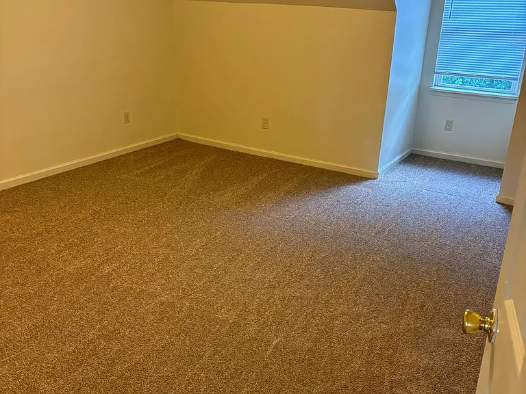 309 Beacon Hl — Photo 9