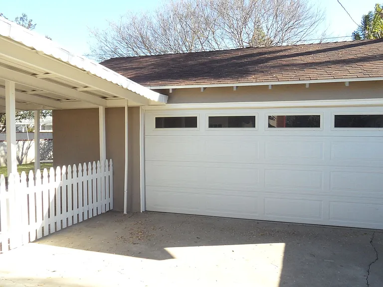 445 N Pine St — Photo 35