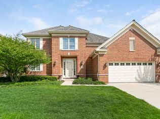 2049 Royal Ridge Dr, Northbrook, IL 60062