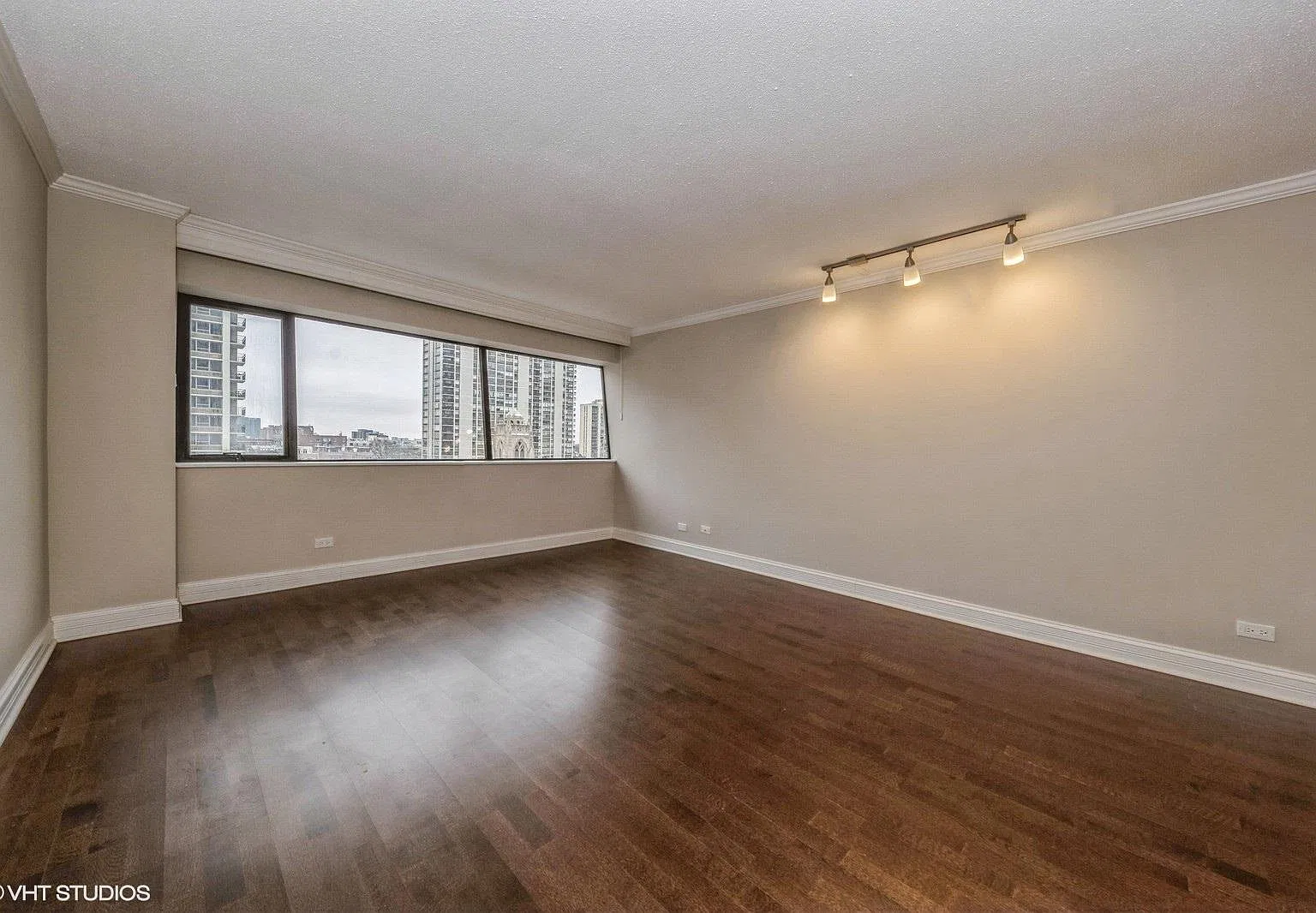 2 bed, 1300 sqft, $3,600 — Photo 2