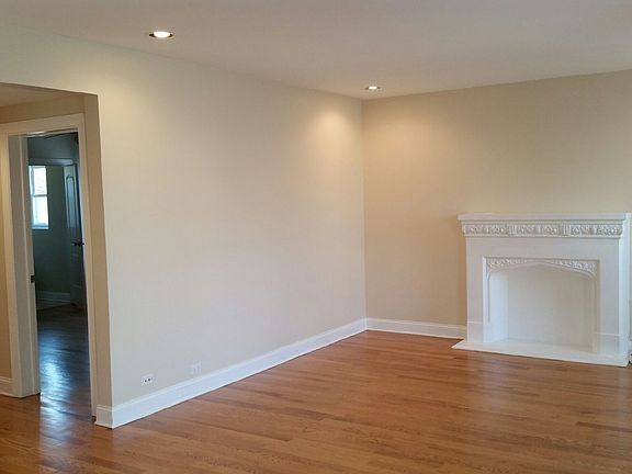 5th image of 6450 N Albany Ave APT 1