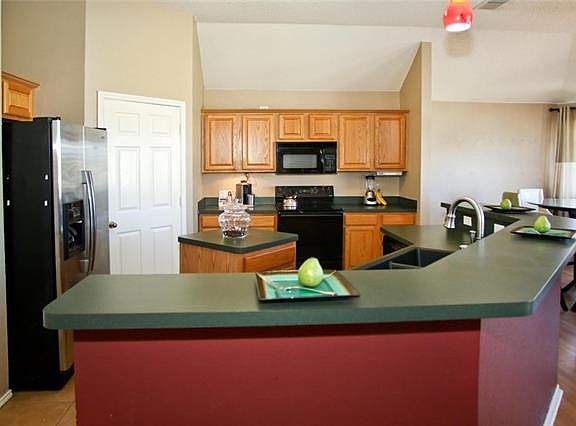 4th image of 3905 Berrybush Ln