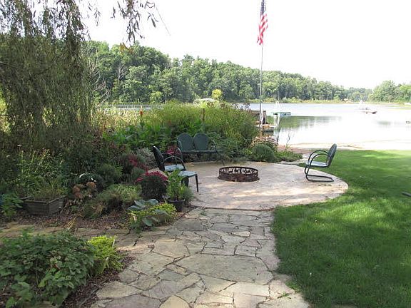 Patio fire ring/Flagstone 