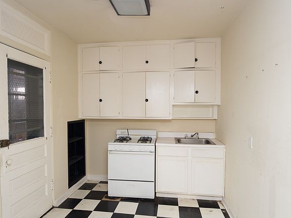 2nd image of 4417 N Wolcott Ave APT 1B
