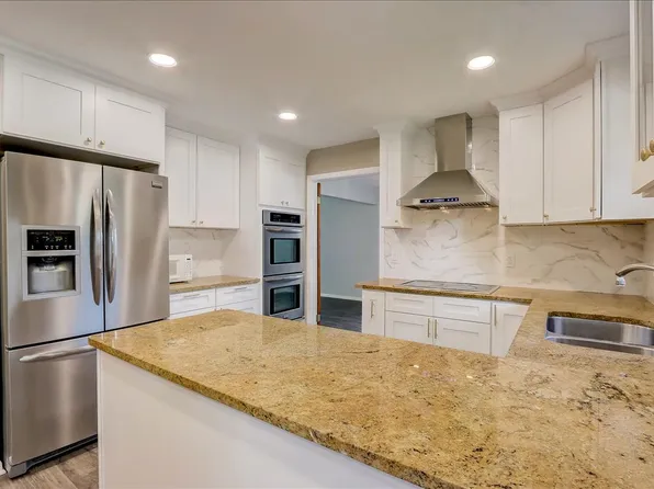 3309 W Colette Ct, Mequon, WI 53092