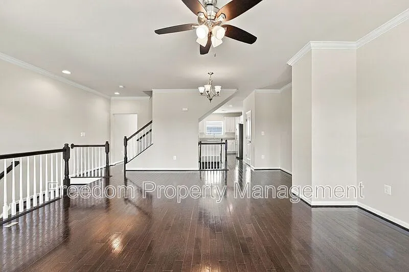 3 bed, 4.0 bath, 2772 sqft, $3,142 — Photo 2