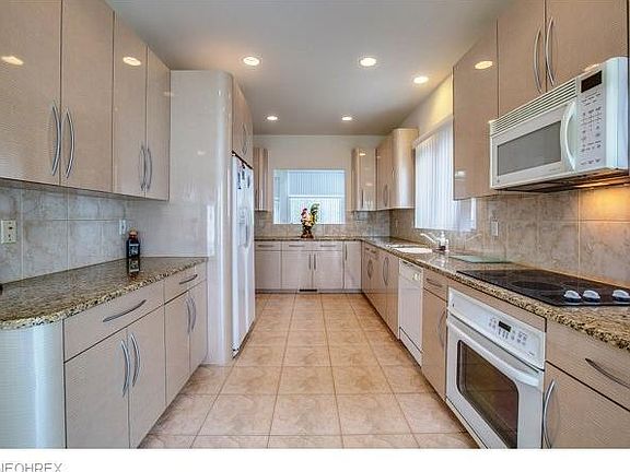 5th image of 366 W Glengary Cir