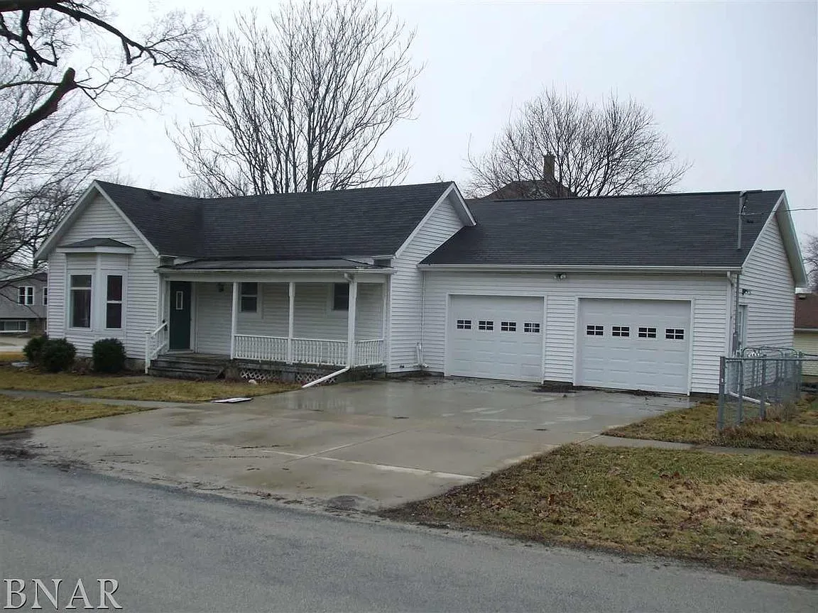 501 Woodford St photo 1