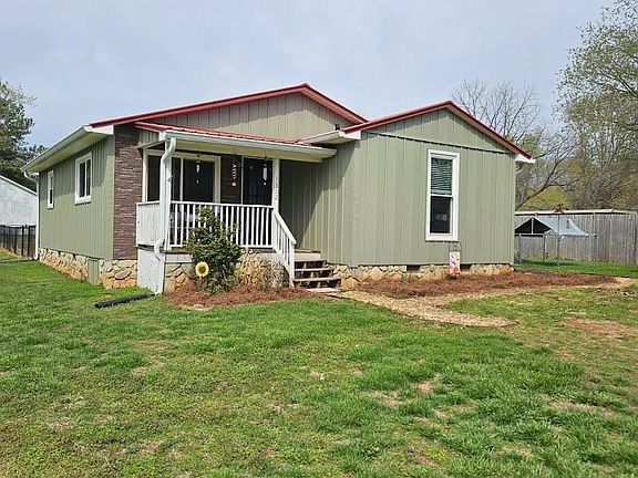 2nd image of 1372 Lucy Dr