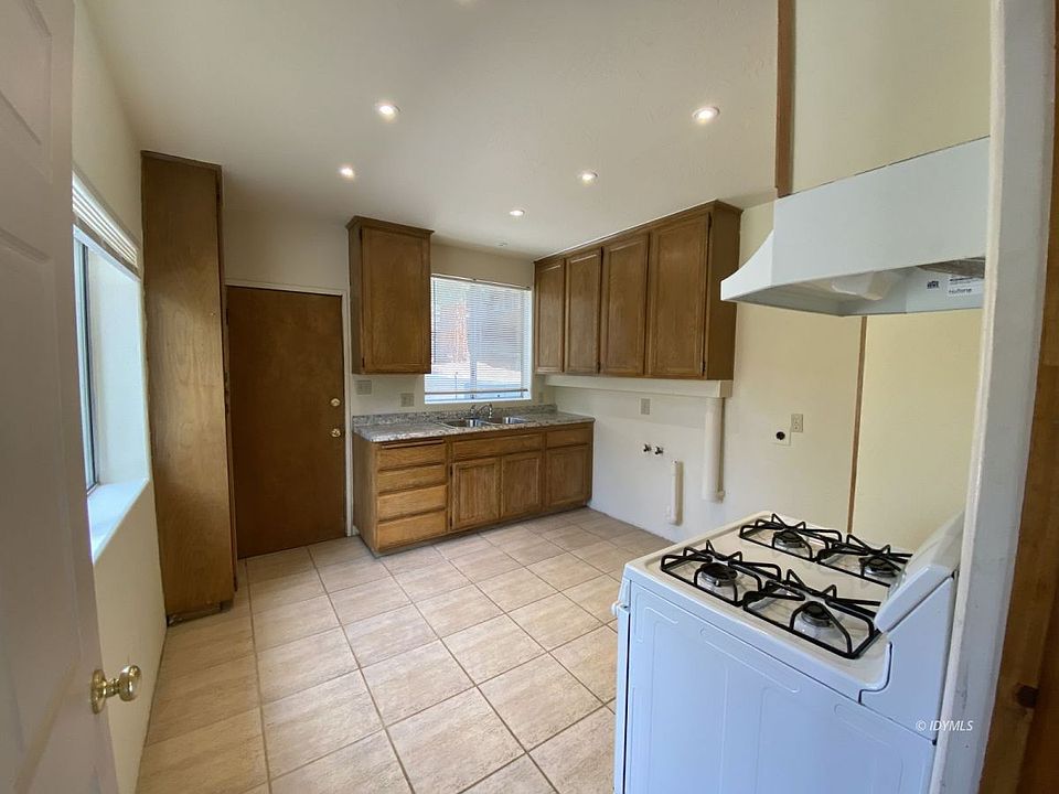1st image of 25630 Oakwood St #D
