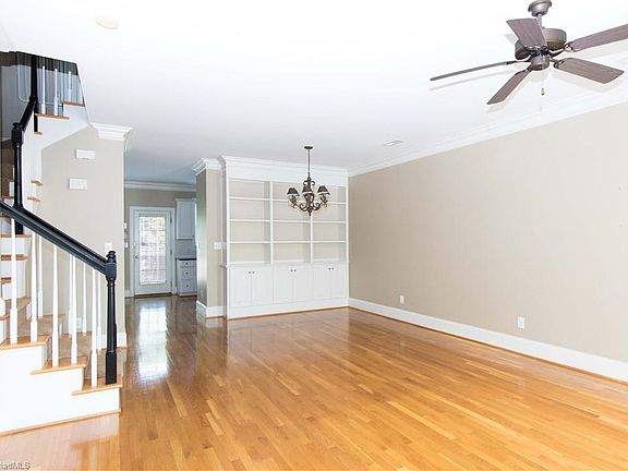 4th image of 906 Guilford Ave