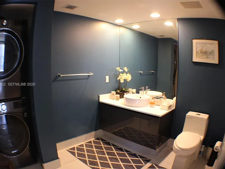 31 SE 6th St #1801 — Photo 14
