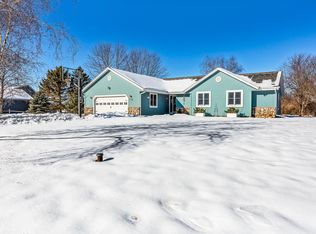 W318S3227 Squire Rd, Waukesha, WI 53189