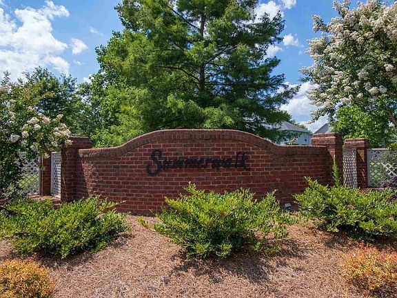 3rd image of 39 Summer Glen Dr