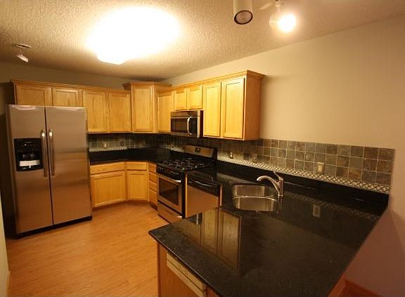 1768 Sandstone Curve -ByLaws.pdf