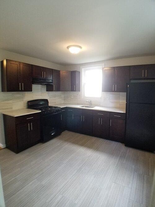 1st image of 32 Gladstone Ave