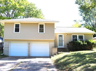 9301 Mullen Rd, Lenexa, KS 66215