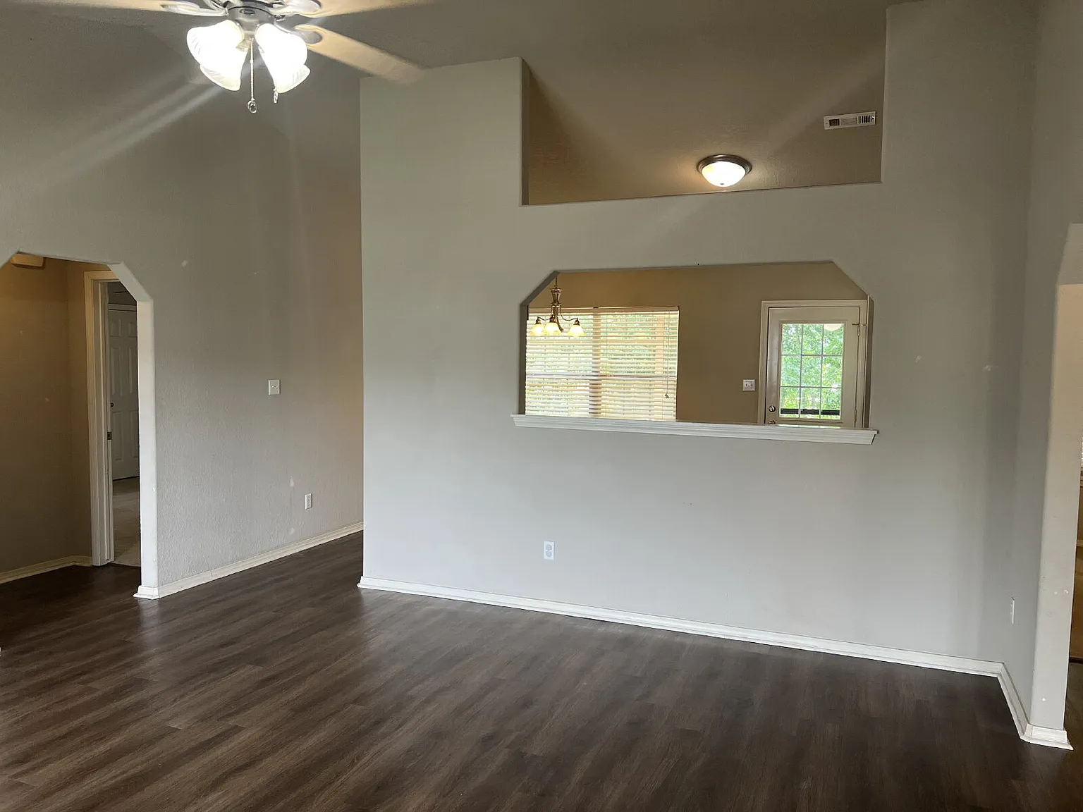 3 bed, 2.0 bath, 1281 sqft, $1,500 — Photo 3