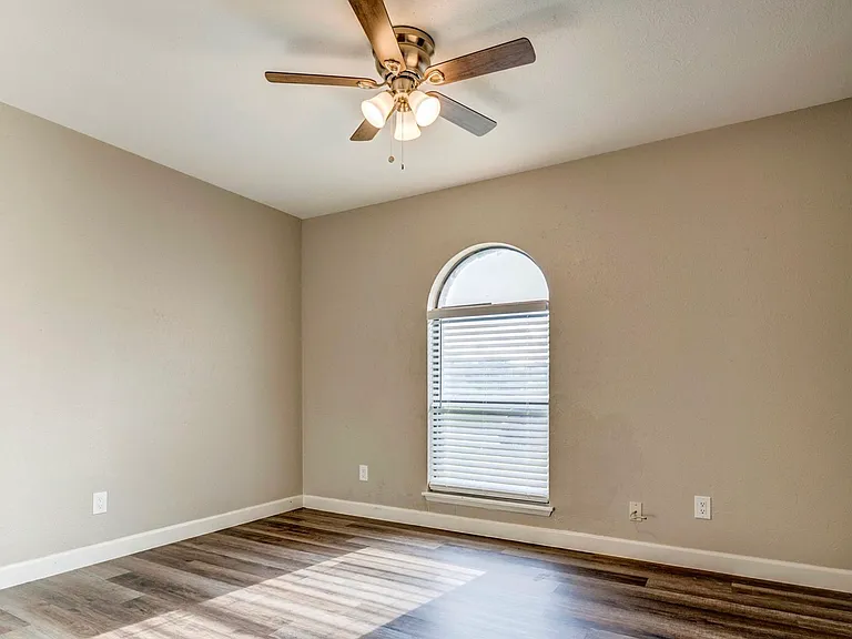 7813 Evening Star Dr — Photo 18