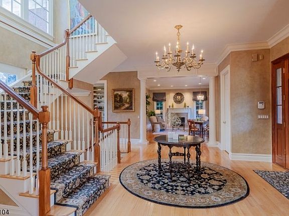 4th image of 49 Cambridge Dr