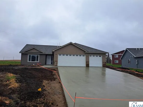 653 Daisy Ct, Lake Crystal, MN 56055