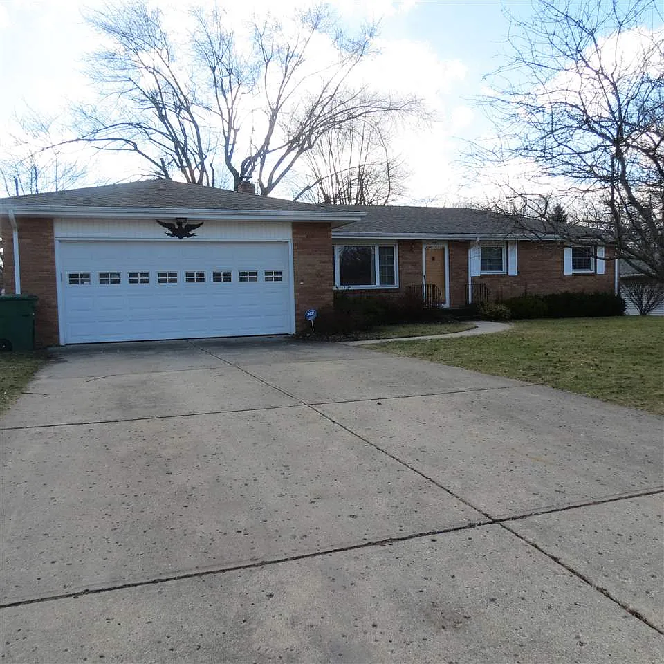 709 Redbud Ln photo 1
