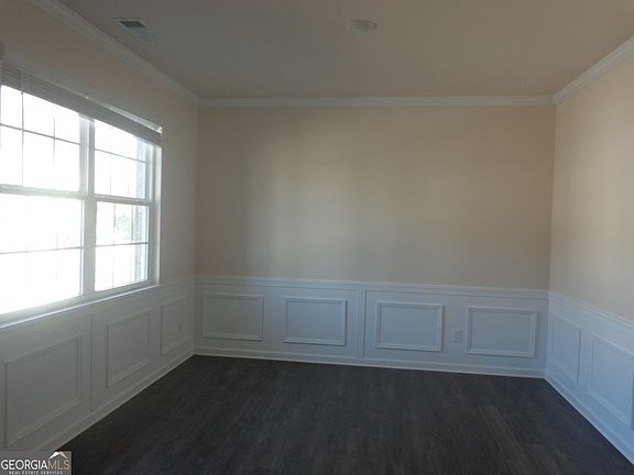 4th image of 132 Russell Rd