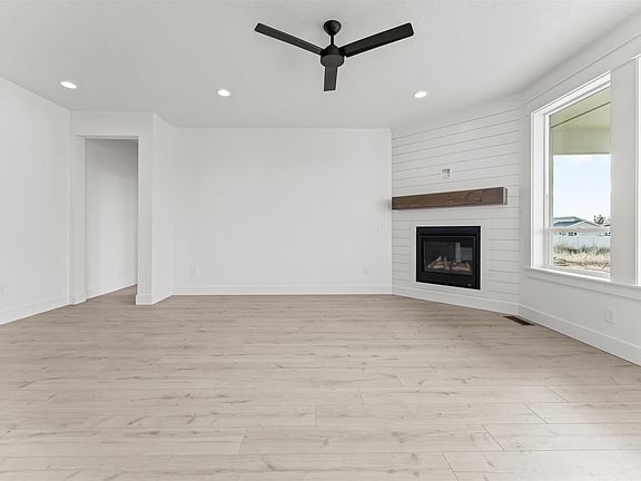 5th image of 6037 S Lightfoot Ave
