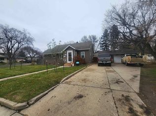 922 University Ave W, Minot, ND 58703