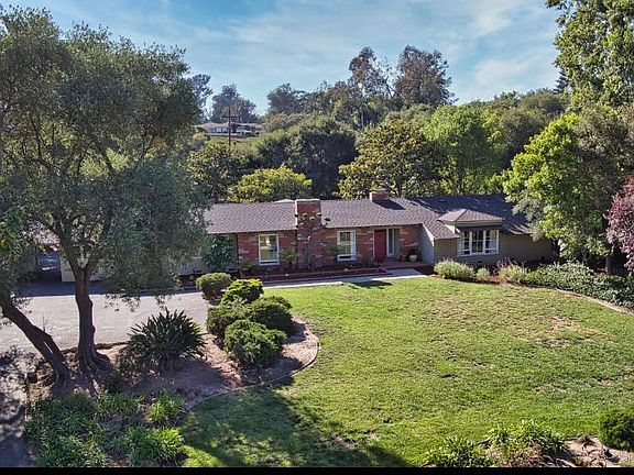 3rd image of 965 Las Palmas Dr