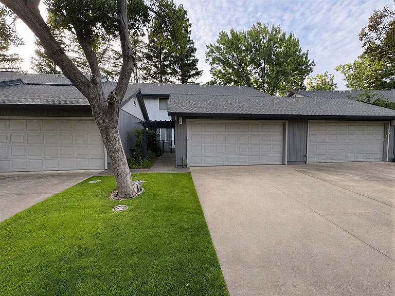 8102 Briar Ridge Ln — Photo 19
