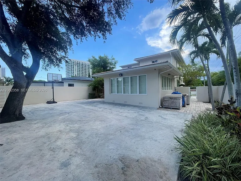 383 SW 25th Rd — Photo 32