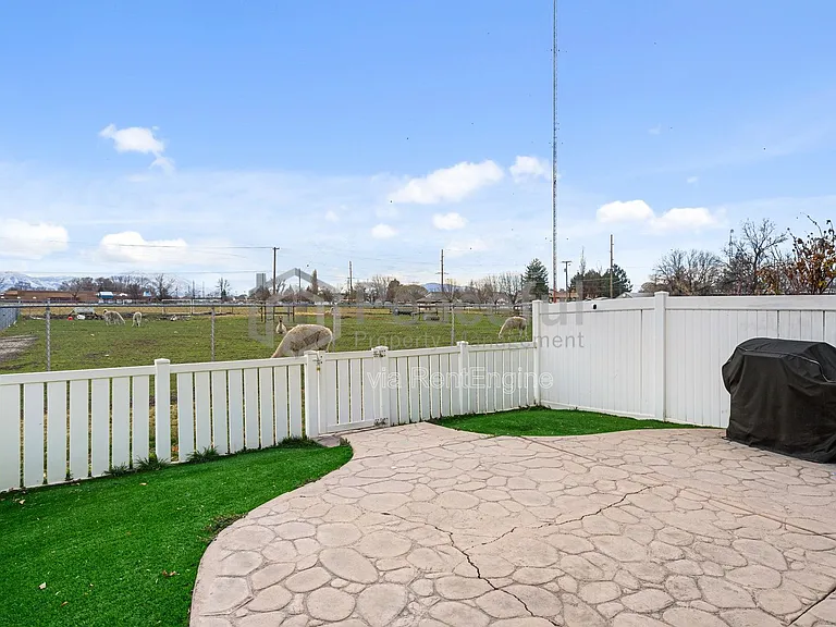 1541 W West Lane Ct — Photo 21