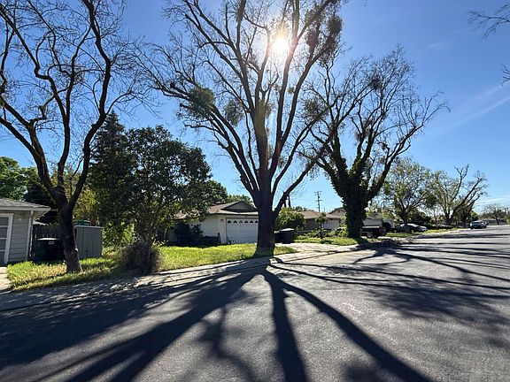 5th image of 1610 Bay Meadows Dr