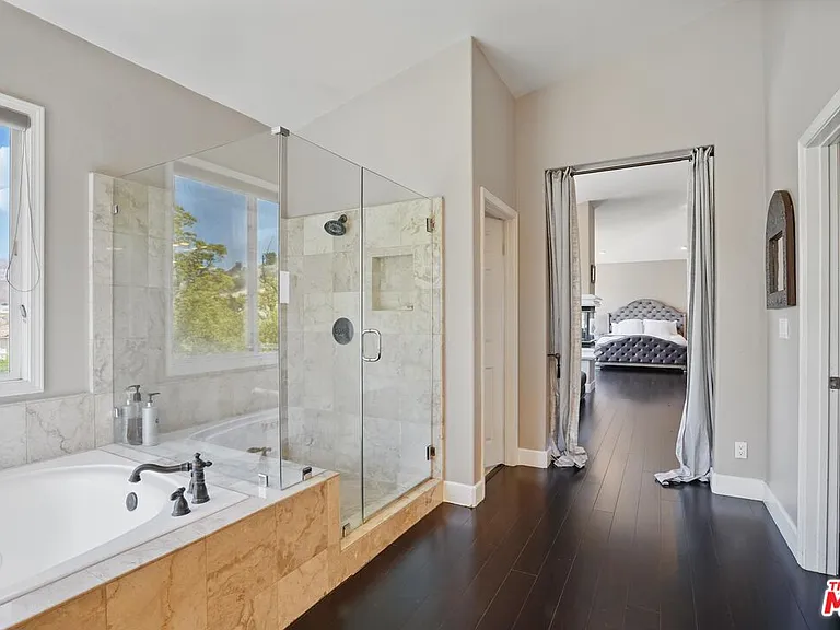 4040 Leighton Point Rd — Photo 35