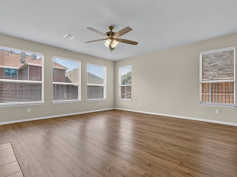 11945 Henderson Dr — Photo 7