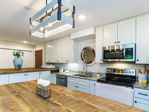 3rd image of 10501 Cedar Lake Rd APT 404