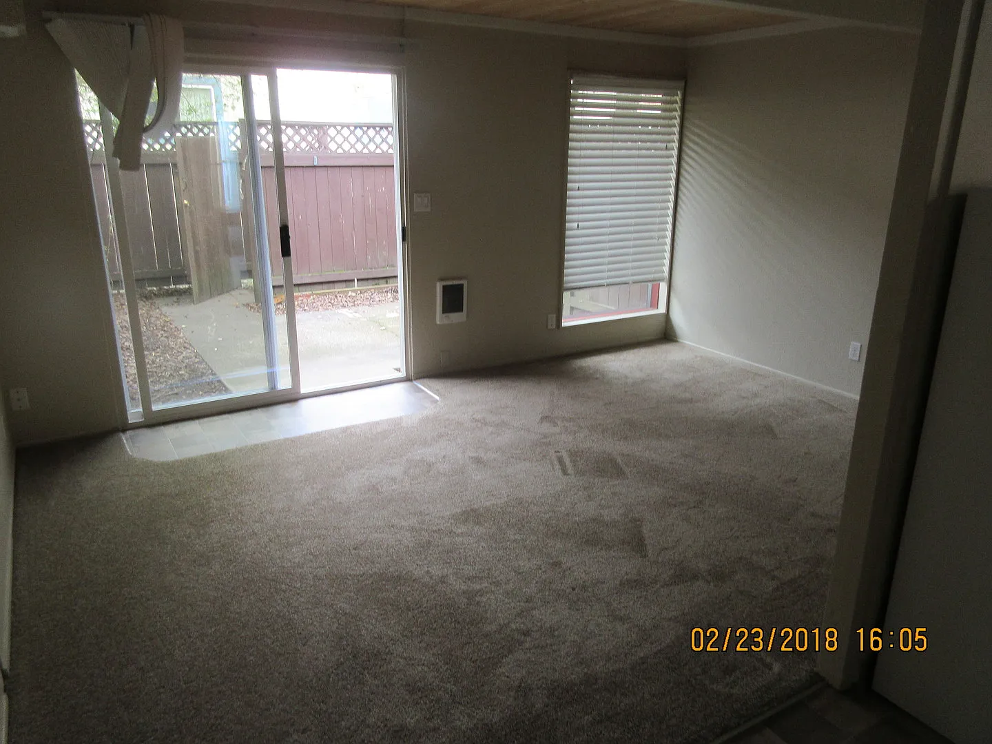 (690) Circle Court - 1 Bedroom / 1 Bathroom — Photo 2