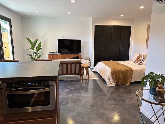 4th image of 6110 Hillandale Dr #1/2