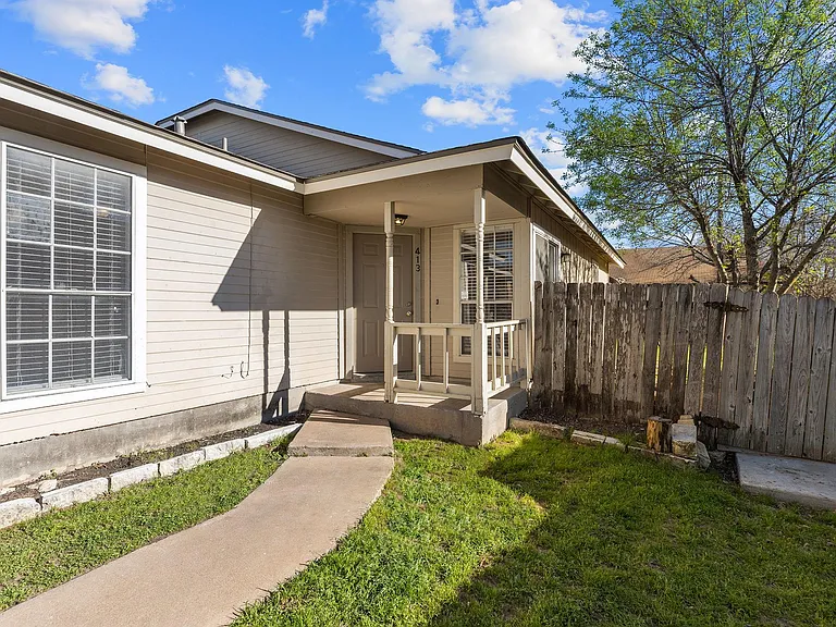 413 Country Aire Dr — Photo 2