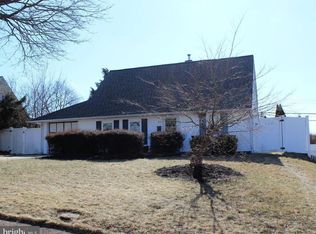 27 Hearth Rd, Levittown, PA 19056