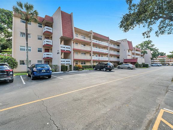 4th image of 1015 Country Club Drive #203