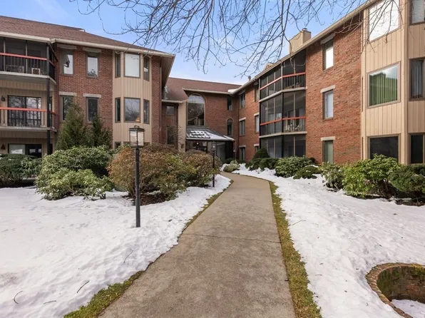 770 Salisbury St #317, Worcester, MA 01609