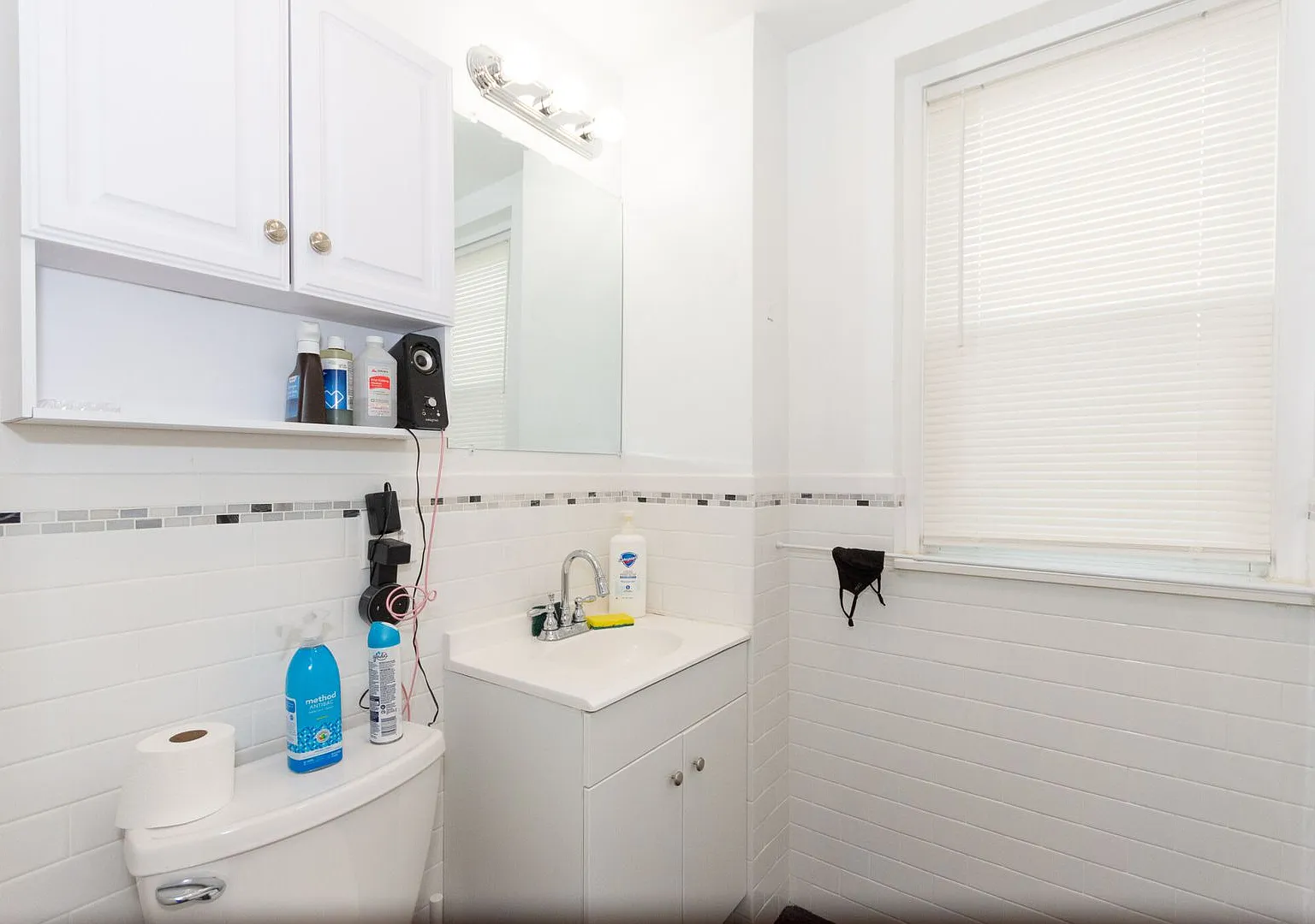 Nicely renovated 4 bed near the Green Line and Boston University! — Photo 4