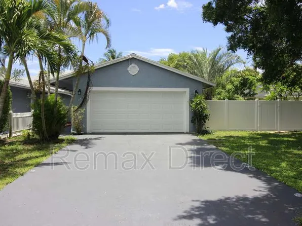 134 Sparrow Dr, West Palm Beach, FL 33411