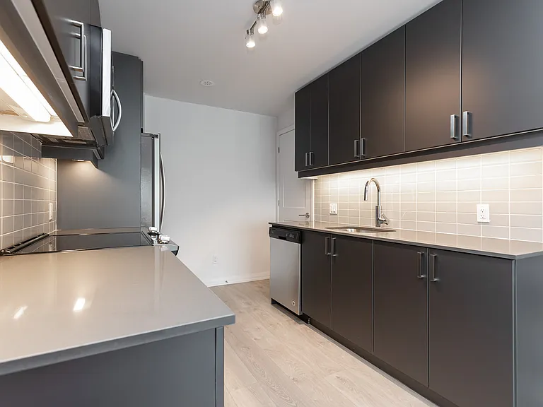 7895 Jane St #Townhouse B-7 — Photo 9