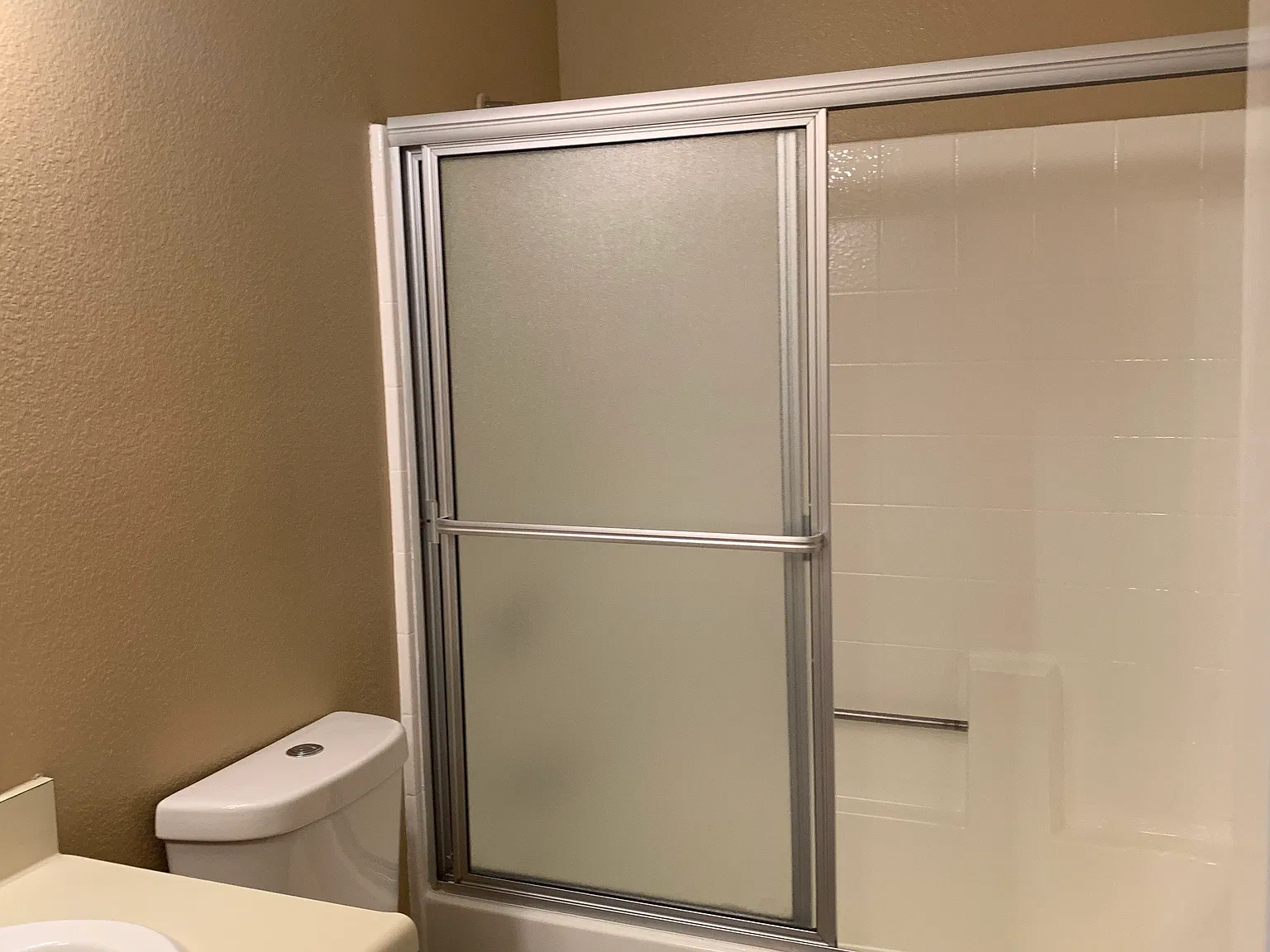 2 bed, 890 sqft, $1,900 — Photo 4
