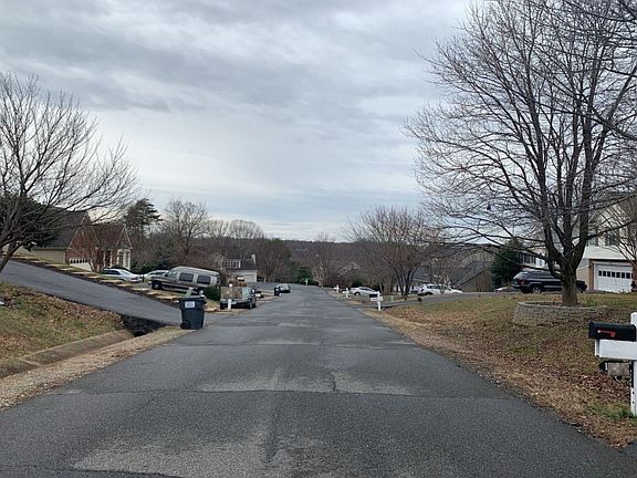 4th image of 10211 N Hampton Ln