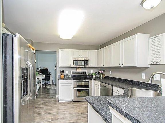 3rd image of 43798 N Timberview Dr